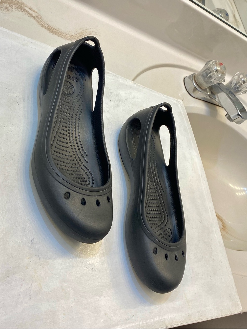 Crocs Women’s Kadee flat Size 9W excellent condition clean interior great bottom